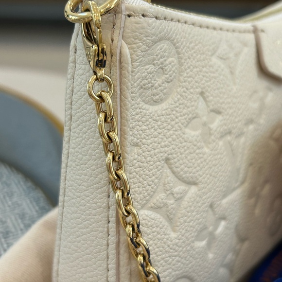 Louis Vuitton Pouchette! - Picture 12 of 15